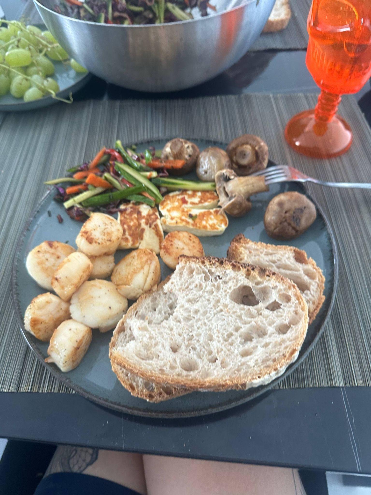 Халуми и гребешки
